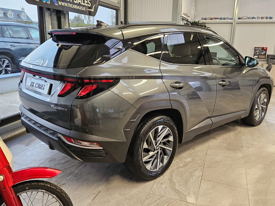 2022 Hyundai Tucson - image 2
