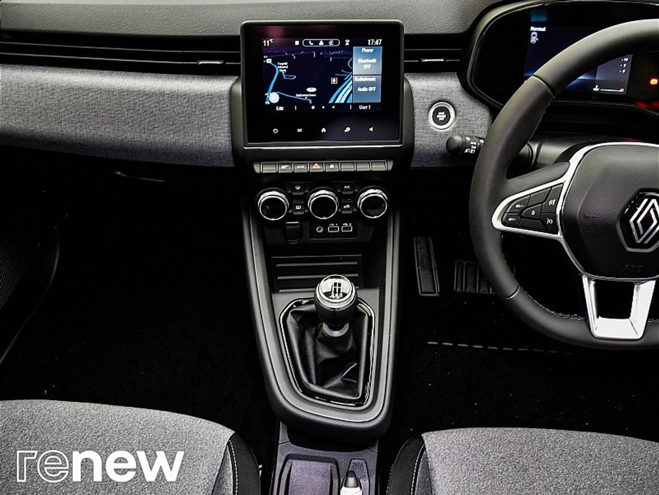 2025 Renault Clio - image 21