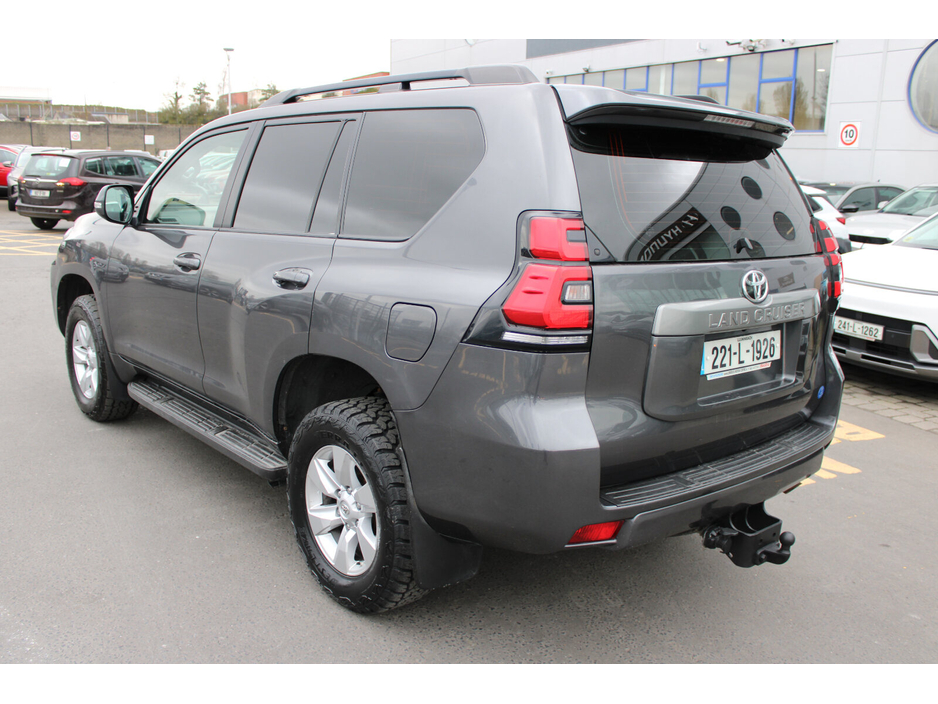 2022 Toyota Landcruiser - image 3