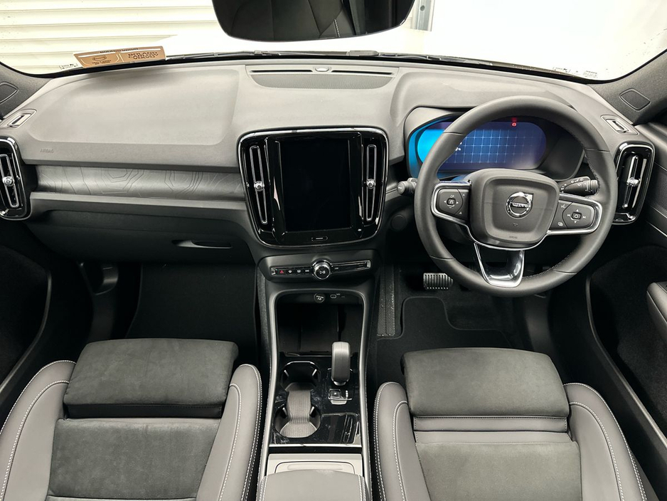 2026 Volvo EX40 - image 19