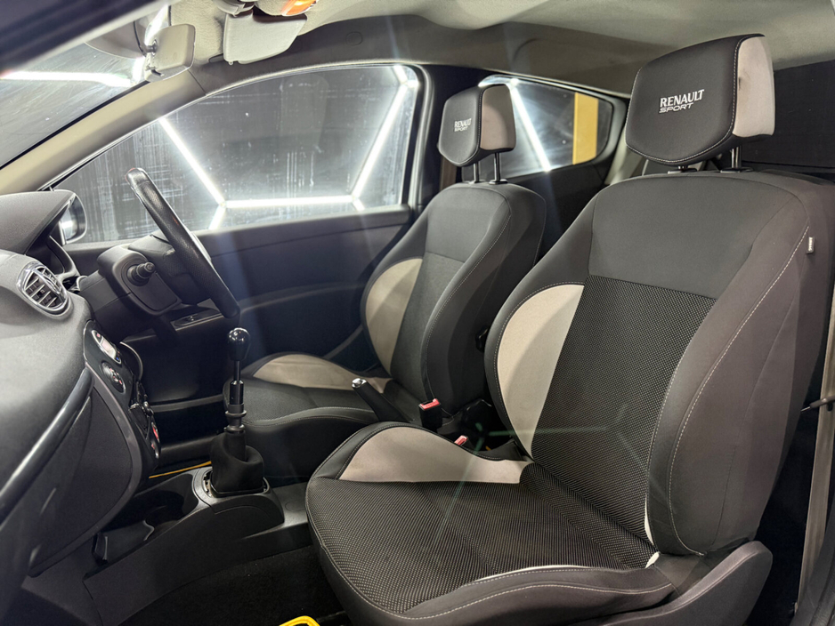 2012 Renault Clio - image 17