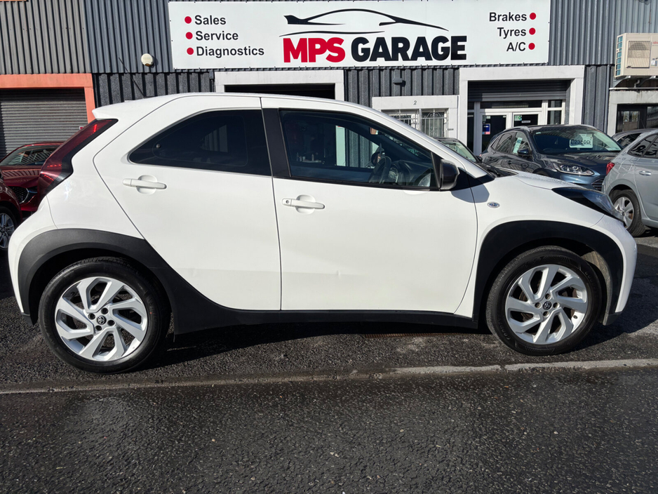 2022 Toyota Aygo 1.0 VVT-i x-play Smartphone €13,500