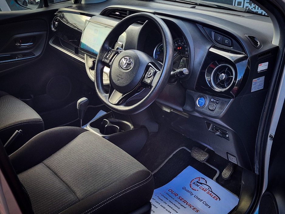 2020 Toyota Vitz - image 21