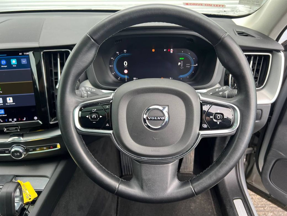 2023 Volvo XC60 - image 6