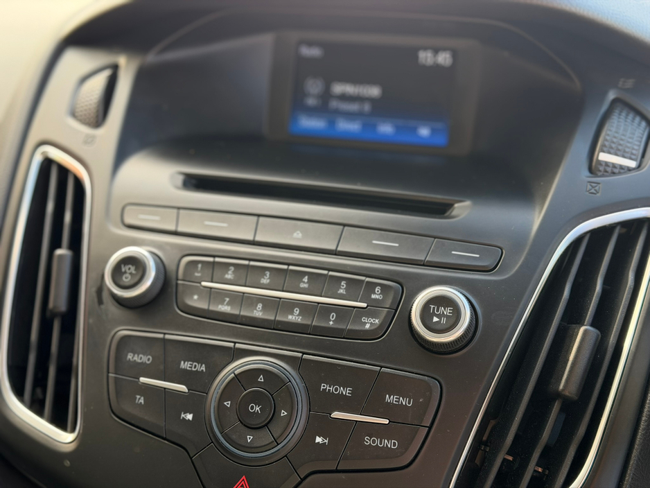 2017 Ford Focus - image 4