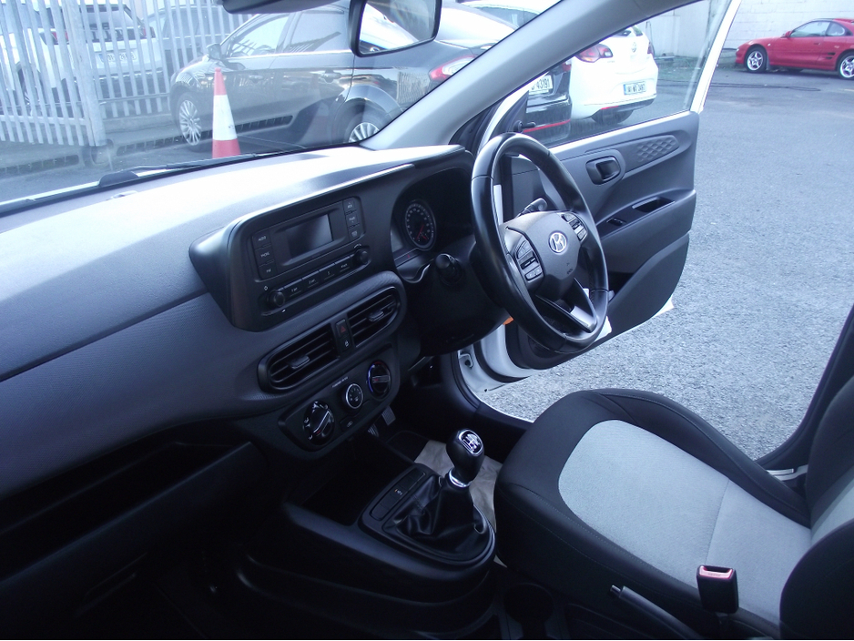 2021 Hyundai i10 - image 13