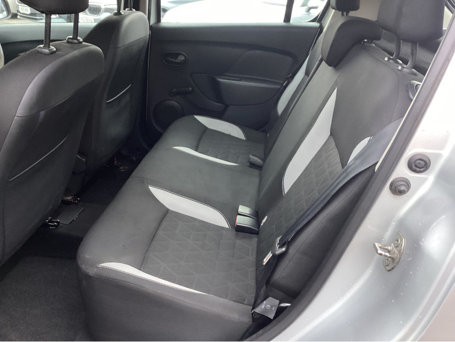 2015 Dacia Sandero - image 14