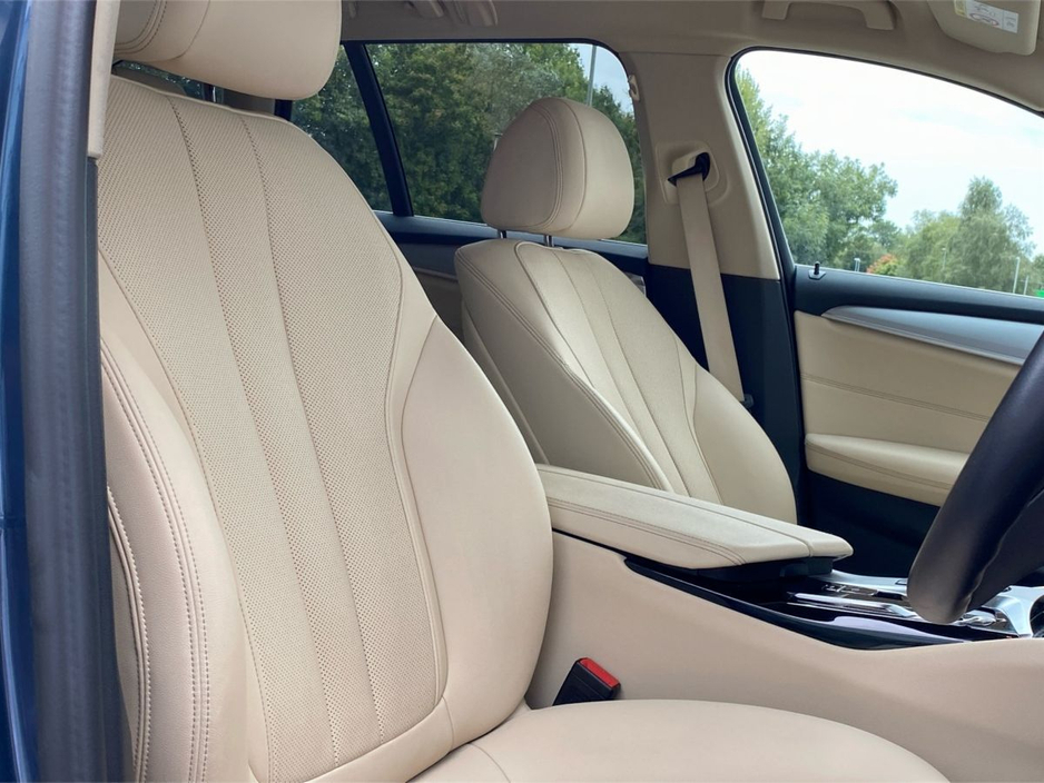 2024 BMW 5 Series - image 12