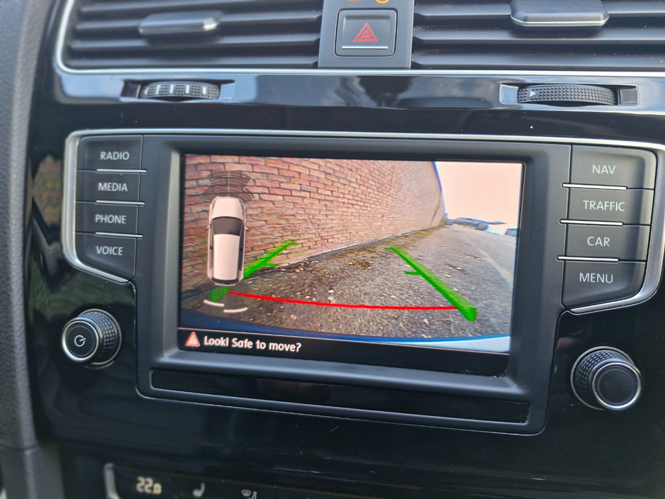 2017 Volkswagen Golf - image 22