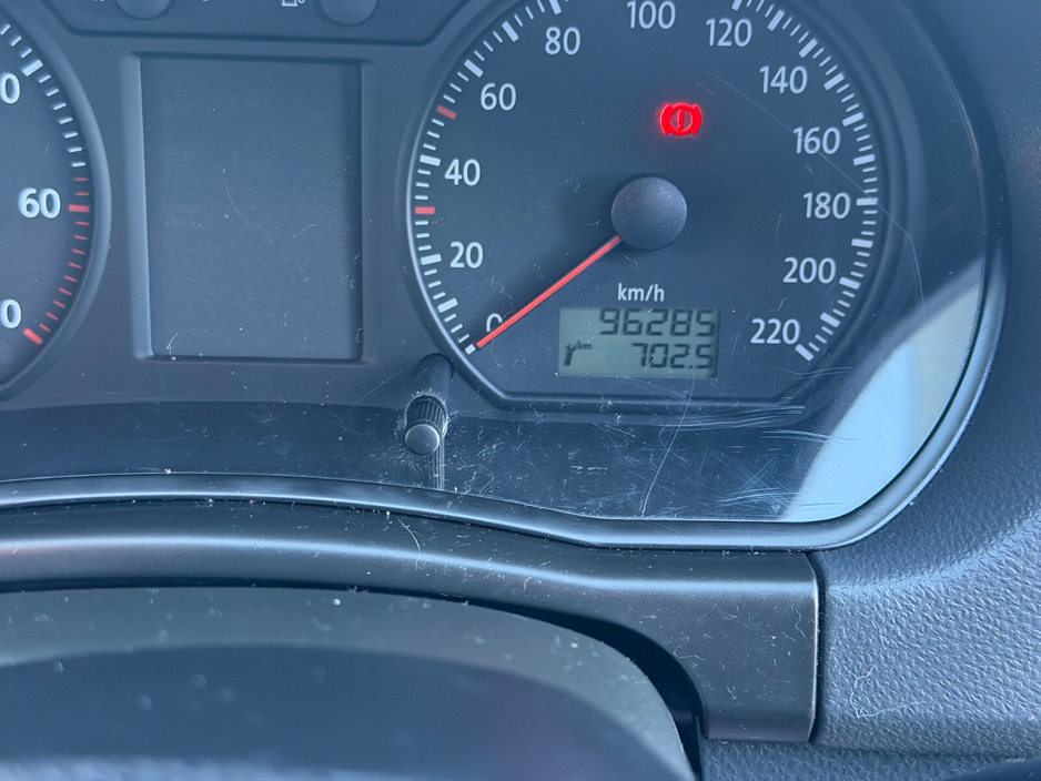 2010 Volkswagen Polo - image 10