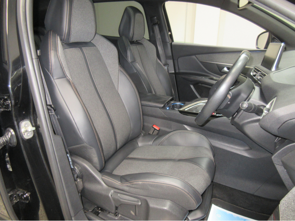 2018 Peugeot 3008 - image 11