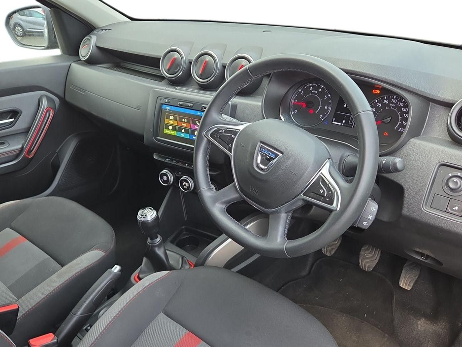 2019 Dacia Duster - image 5