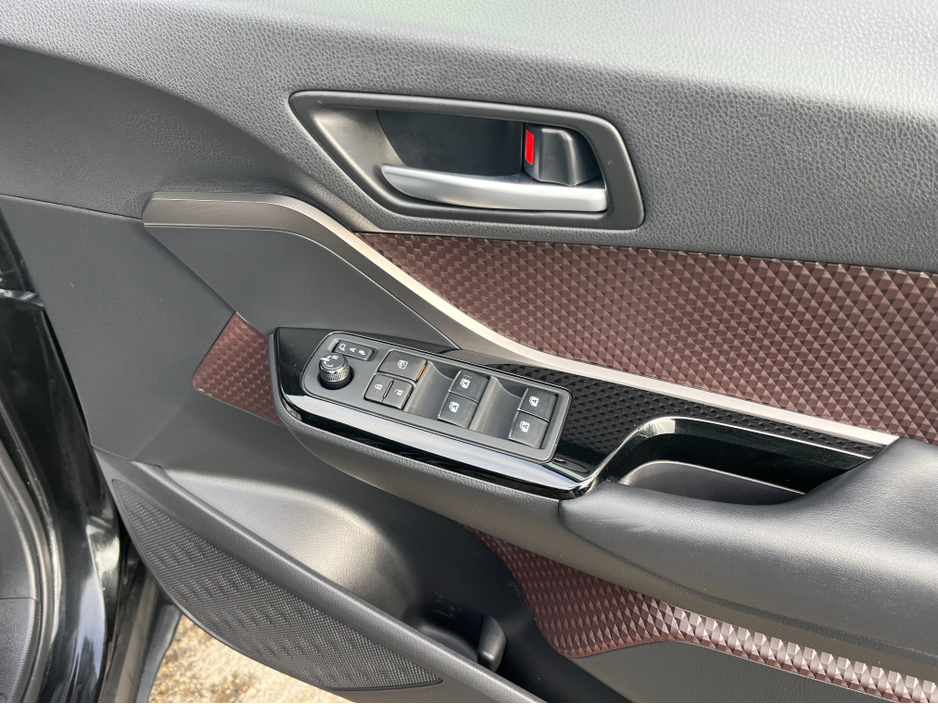 2019 Toyota C-HR 1.8 HYBRID AUTO LOW KM HIGH SPEC €20,950