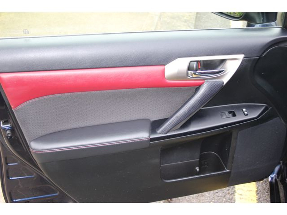 2019 Lexus CT 200 h - image 13