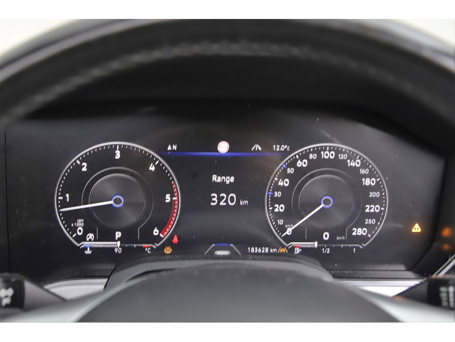 2019 Volkswagen Touareg - image 14