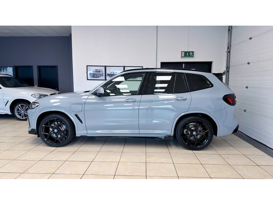 2023 BMW X3 - image 7