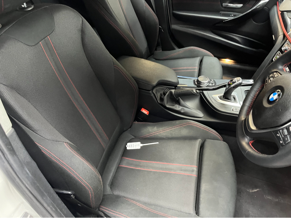 2016 BMW 3 Series - image 11