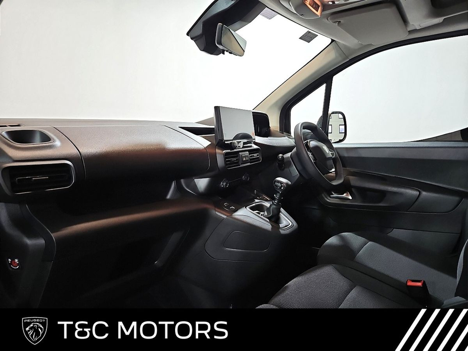 2026 Peugeot Partner - image 3