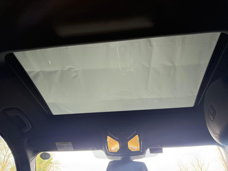 2019 BMW 5 Series - image 23