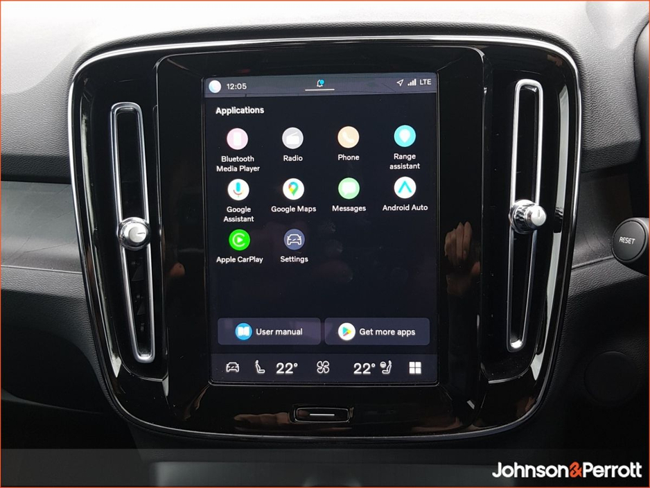 2024 Volvo XC40 - image 10