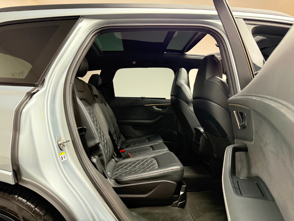 2024 Audi Q7 - image 12