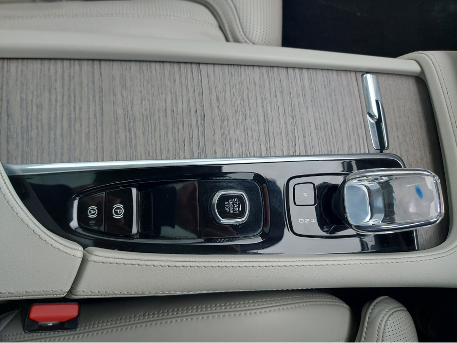 2023 Volvo XC90 - image 27