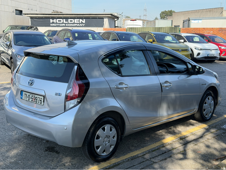 2017 Toyota Aqua - image 9