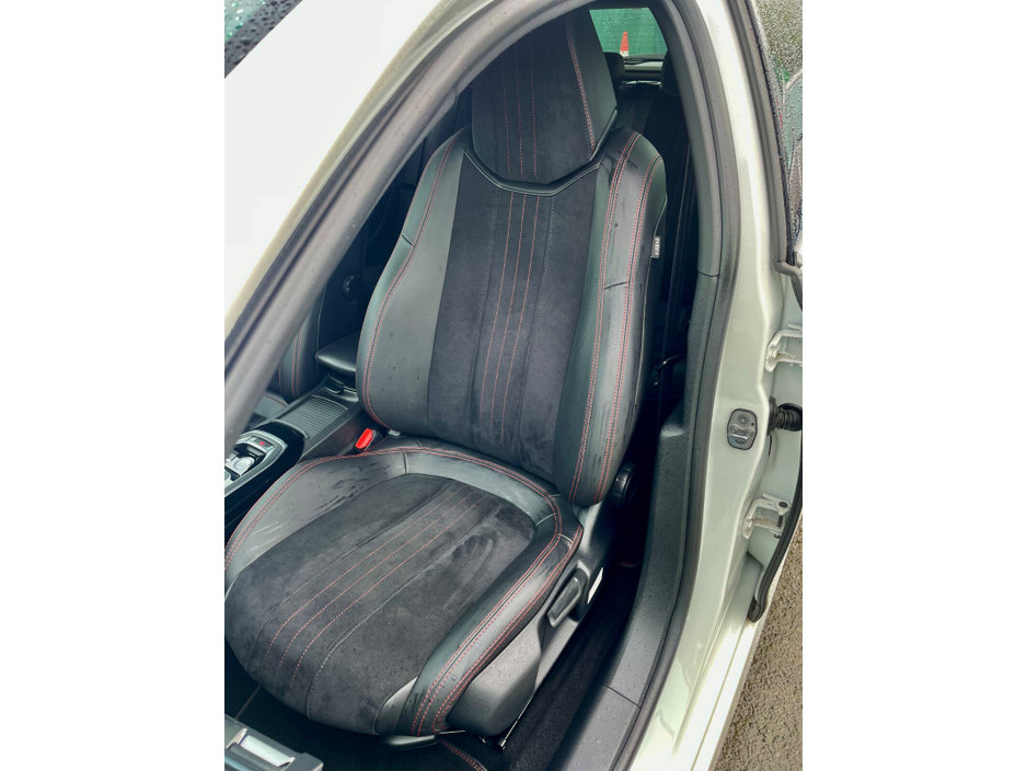 2018 Peugeot 308 - image 18