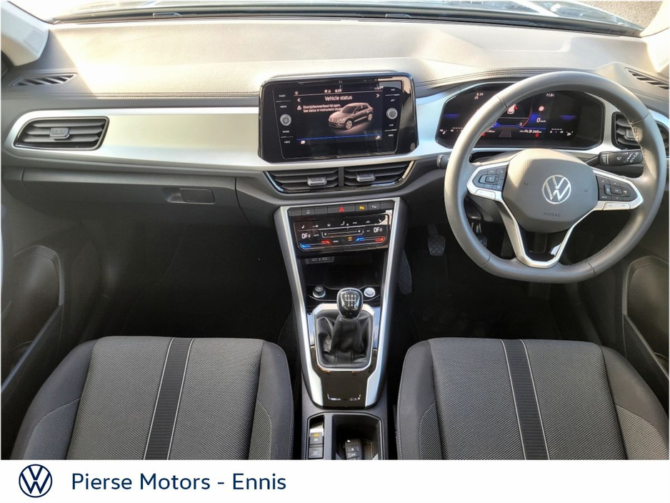 2025 Volkswagen T-Roc - image 4