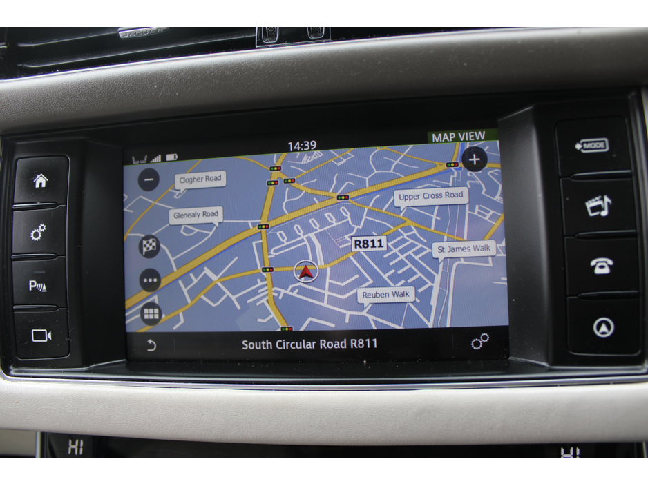 2017 Jaguar XF - image 9