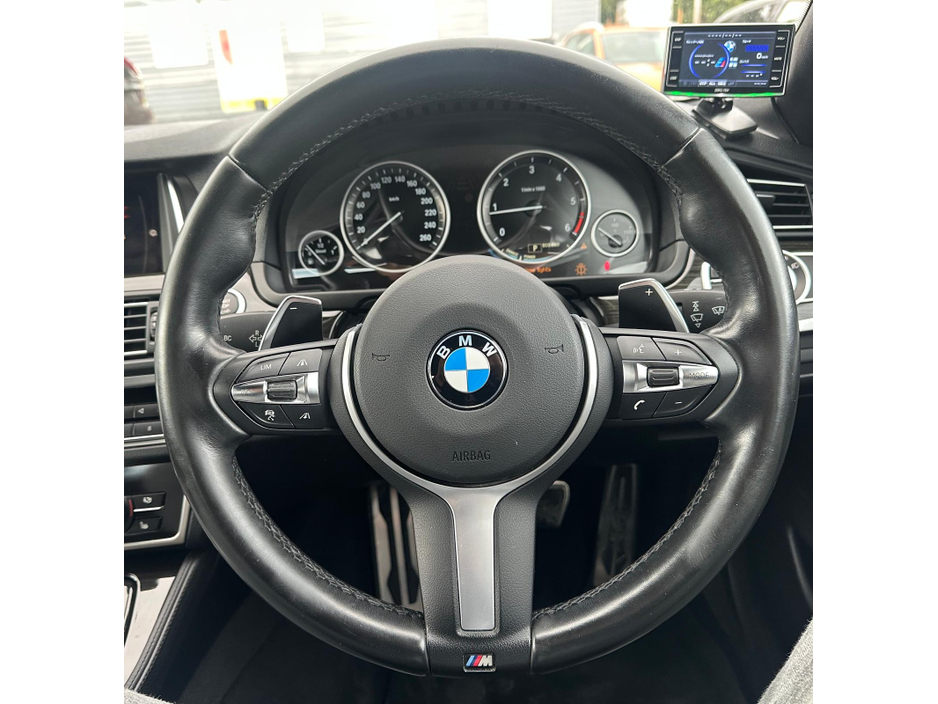 2017 BMW 5 Series - image 20