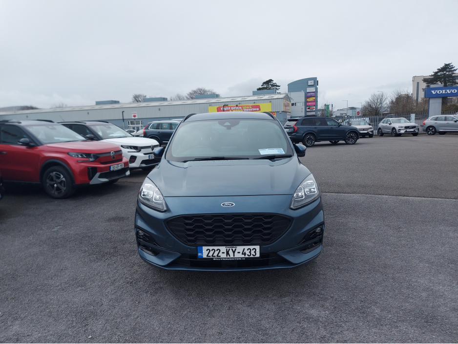 2022 Ford Kuga - image 3