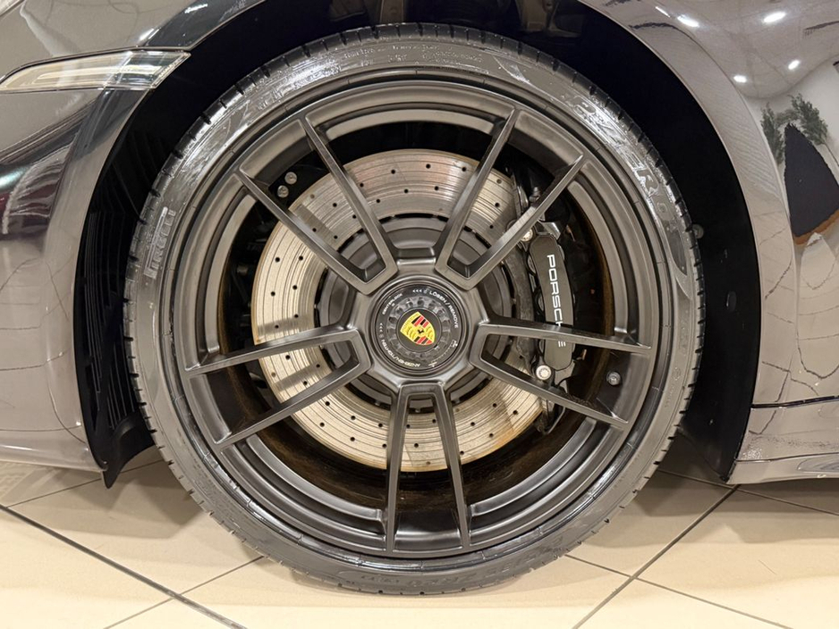 2024 Porsche 911 - image 18