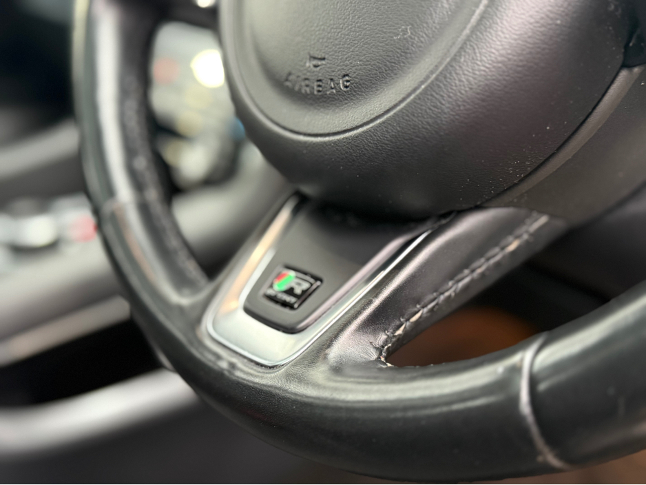 2016 Jaguar F-Pace 2.0 D AWD R-SPORT AUTO 5DR €15,950