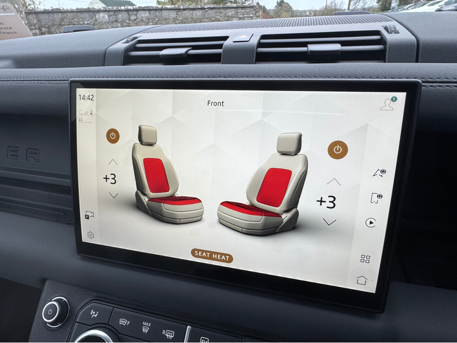 2025 Land Rover Defender P300e X-DYNAMIC SE URBAN SPEC PHEV AUTO €109,950