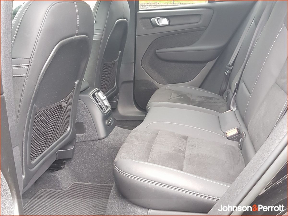 2023 Volvo XC40 - image 8