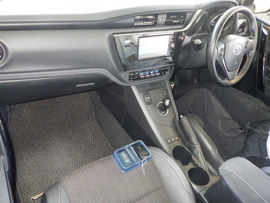 2016 Toyota Auris ALLOY WHEELS // HALF LEATHER // TWO TONE €14,950