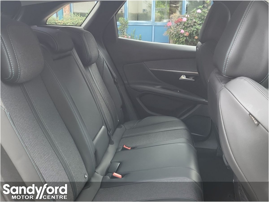 2021 Peugeot 3008 - image 12