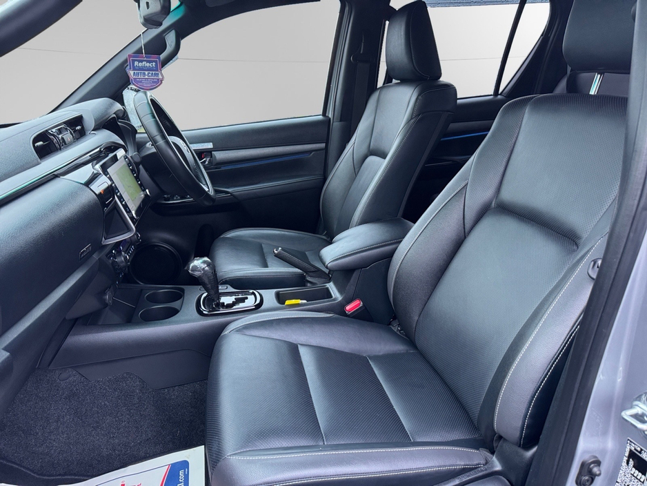 2024 Toyota Hilux *NO VAT* 2.8 INVINCIBLE AUTO #319 €51,999