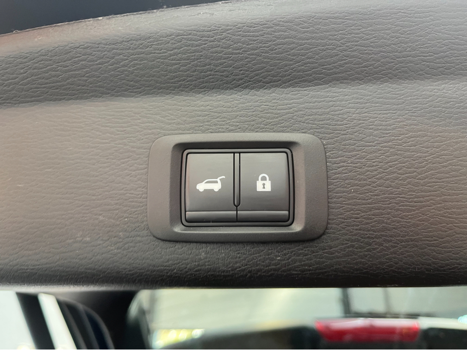 2023 Mitsubishi Outlander - image 8