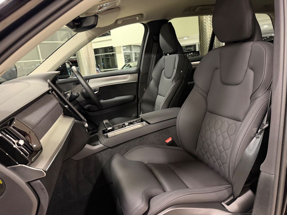 2025 Volvo XC90 - image 16