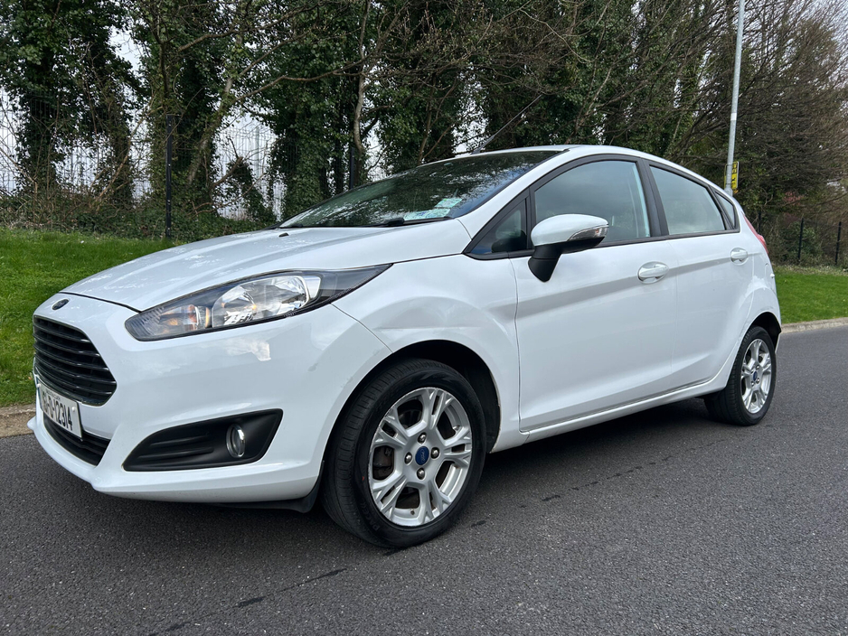 2016 Ford Fiesta - image 6