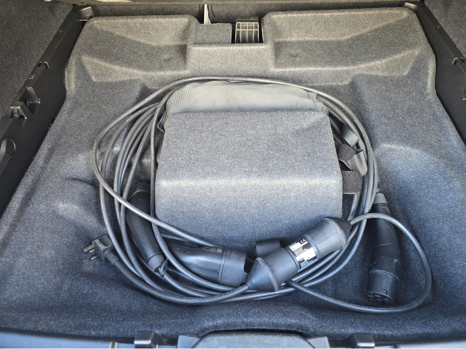 2023 Volvo XC40 - image 35