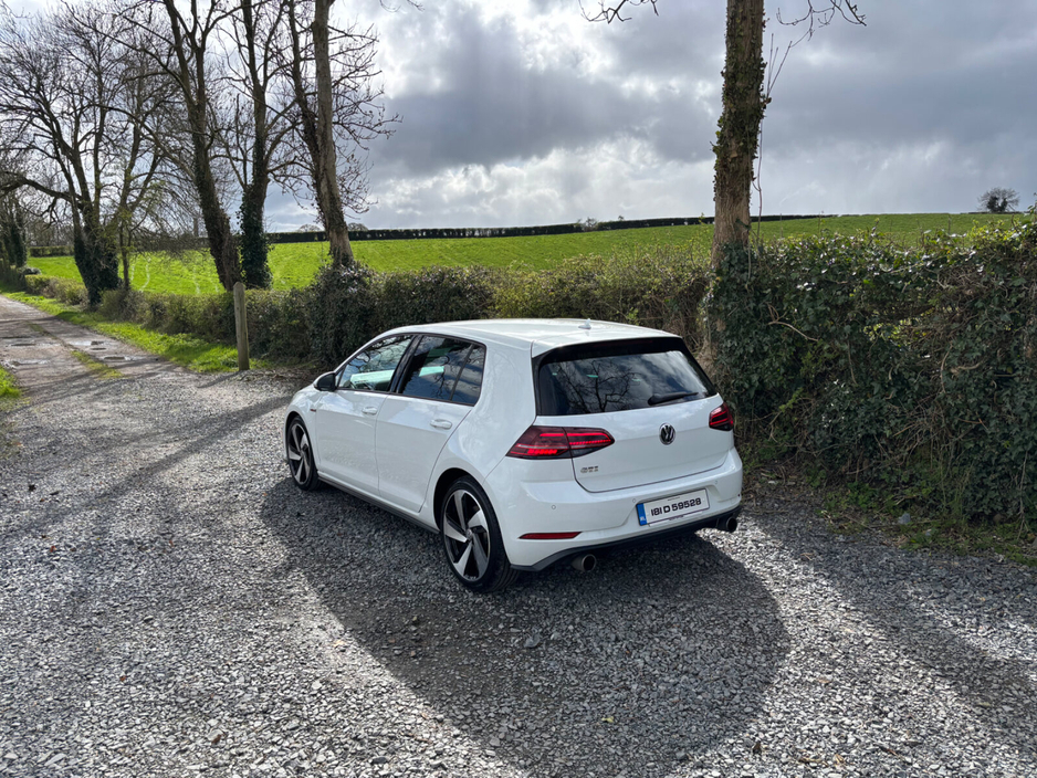 2018 Volkswagen Golf - image 9