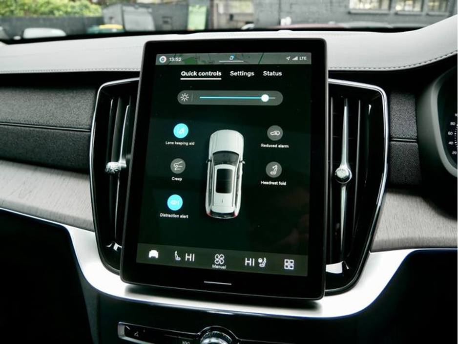 2026 Volvo XC90 - image 24