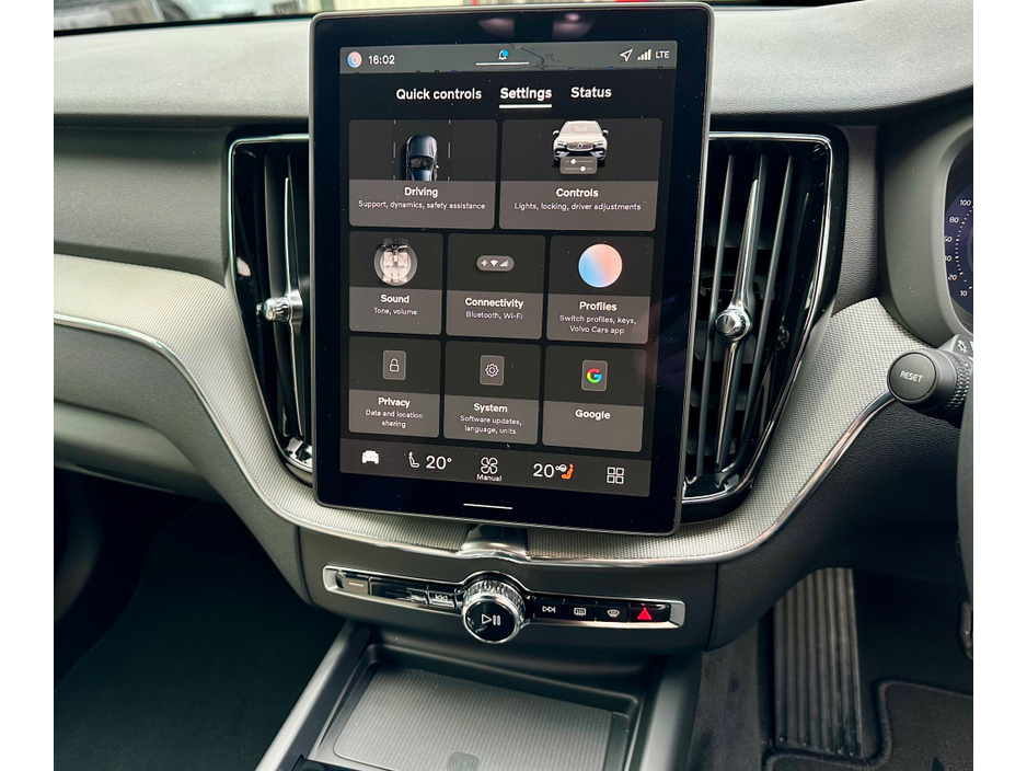 2025 Volvo XC60 - image 16