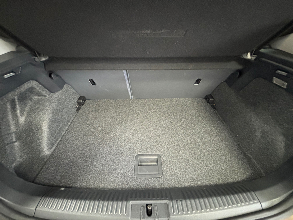 2015 Volkswagen Polo - image 12