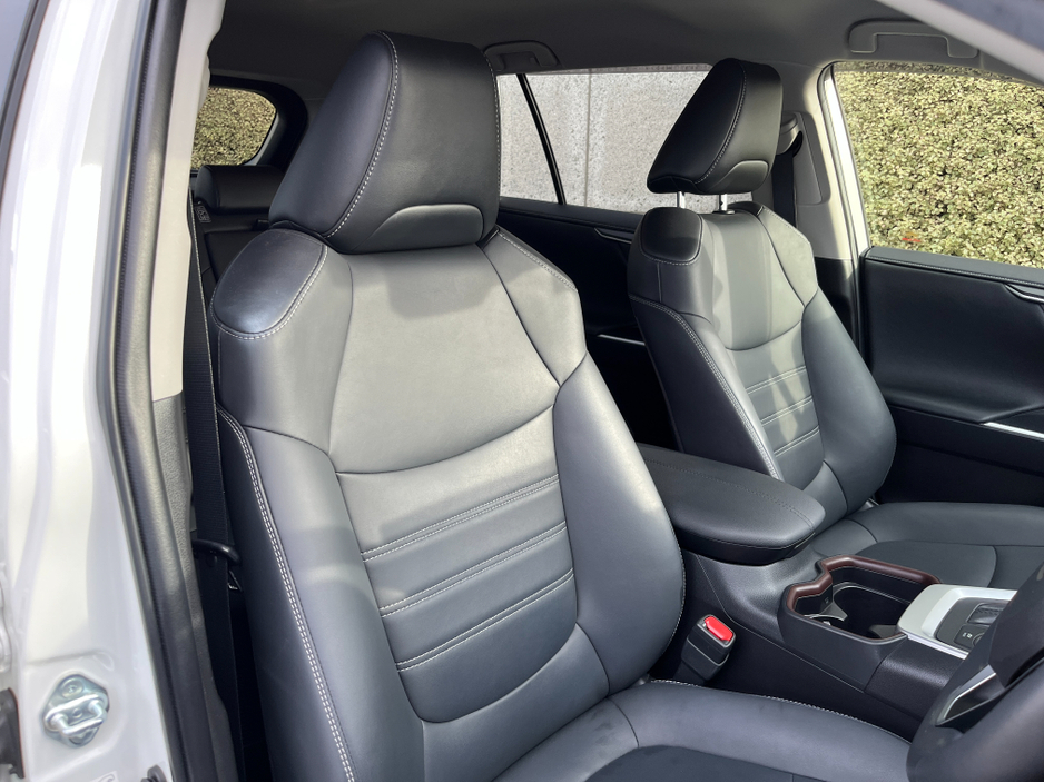 2021 Toyota Rav4 - image 13