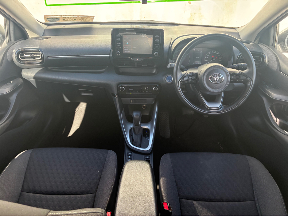 2023 Toyota Yaris - image 9