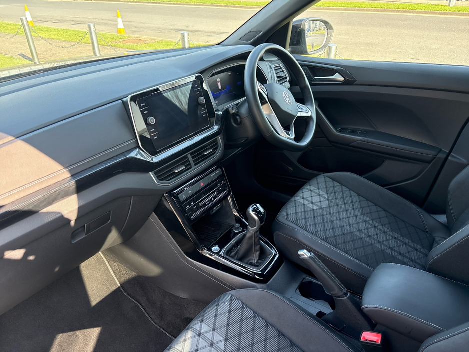 2025 Volkswagen T-Cross - image 2